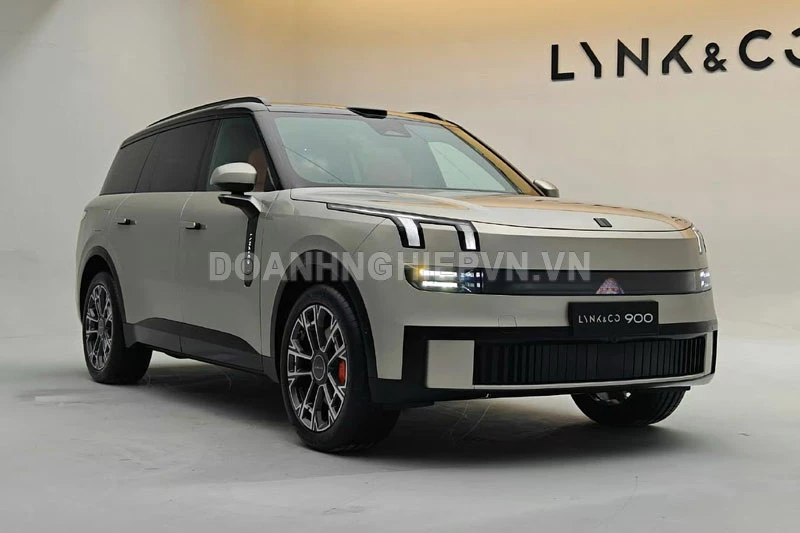 Lynk & Co 900.