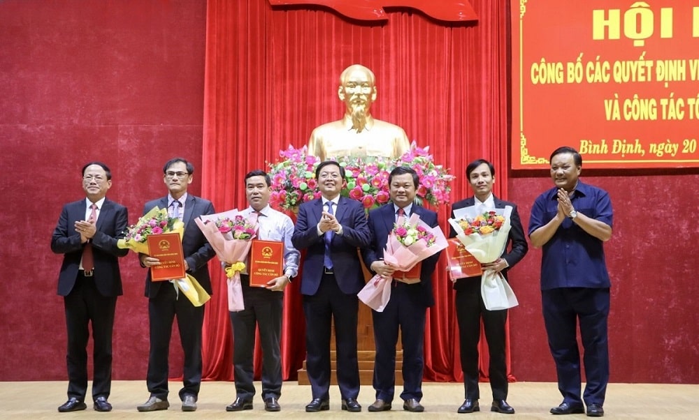 Bình Định công bố các quyết định về sắp xếp tổ chức bộ máy và công tác cán bộ