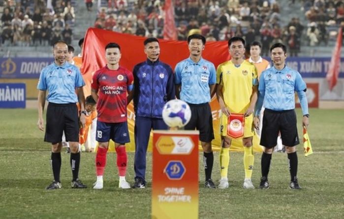 Đội bóng Việt Nam chính thức 'cầu cứu' VFF, một trọng tài V.League bị gạch tên?