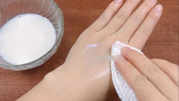 Nhiều người chỉ vứt bỏ sữa đã hết hạn, thực chất đây là một sự lãng phí, bởi sữa hết hạn vẫn có nhiều giá trị