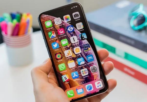 iPhone XS huyền thoại rẻ như rau chợ chiều, màn OLED, camera zoom quang, xịn sò hơn iPhone 16e