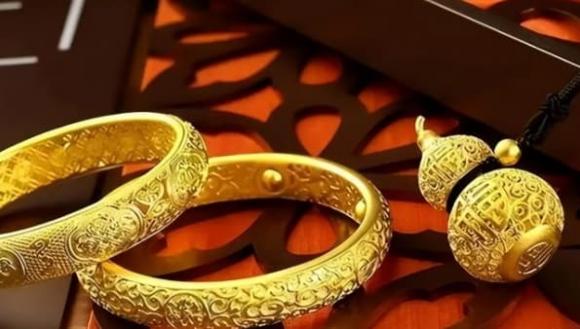 Tại sao người xưa lại nói: 'Đàn ông không đeo vàng, đàn bà không đeo bạc'?