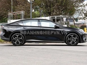 Xe sedan hạng D trang bị ‘đỉnh nóc’, tiết kiệm xăng hơn xe máy, giá rẻ bất ngờ