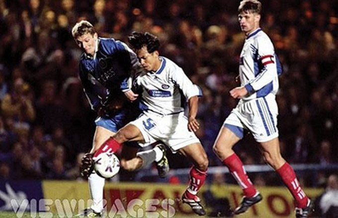 Cầu thủ gốc Việt trị giá 1 triệu USD từng đối đầu Beckham và Henry là ai?