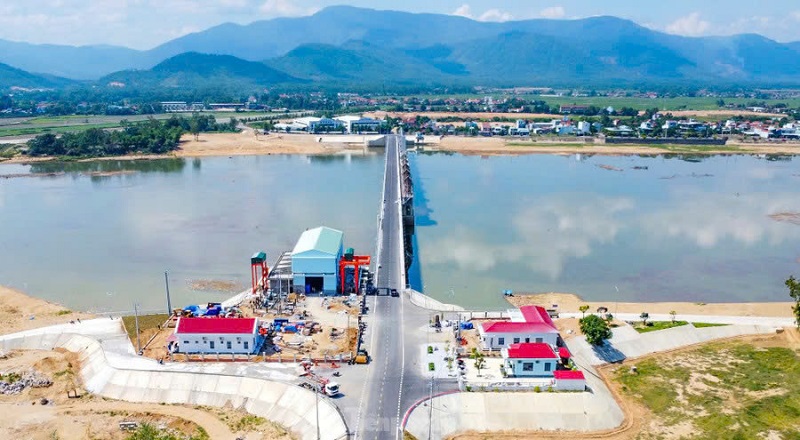 Bình Định: Nhà máy thủy điện hạ lưu đập dâng Phú Phong vận hành thương mại