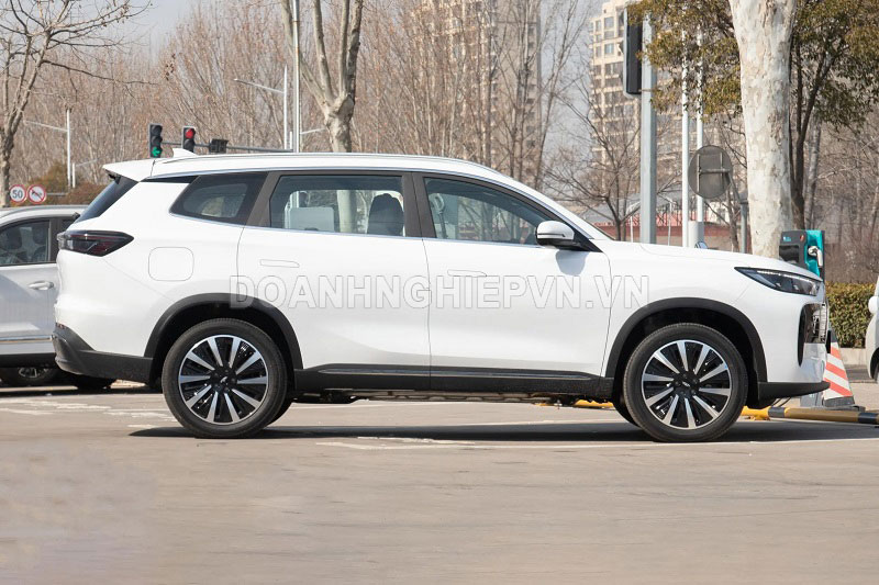 SUV hạng C trang bị vượt trội Honda CR-V, tiêu thụ 1,3 lít xăng/100 km, giá ngang Hyundai Grand i10