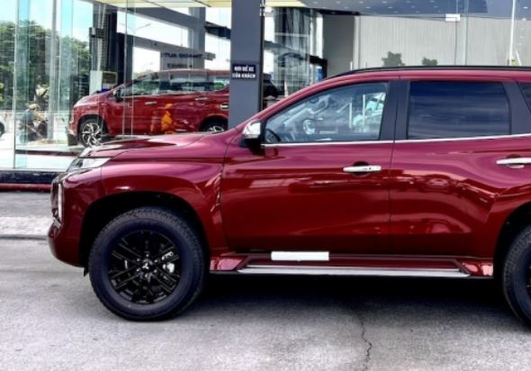 ‘Kỳ phùng địch thủ’ của Toyota Fortuner đang có giá lăn bánh cực cạnh tranh, ‘lật đổ’ Ford Everest