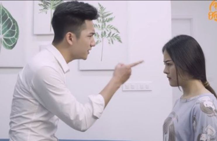 Chồng ném 500 triệu yêu cầu tôi ở nhà, chưa kịp mừng thì mẹ đẻ gọi điện báo tin sốc!