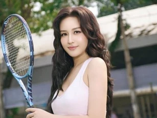 Cận cảnh nhan sắc của Mai Phương Thuý qua camera thường, nay còn khoe vòng 1 lấp ló cực nóng mắt