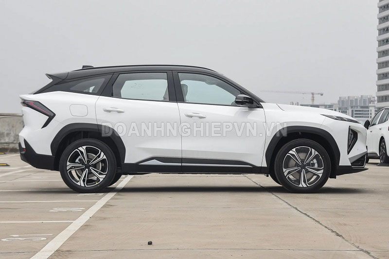 SUV hạng C siêu tiết kiệm xăng, nội thất tiện nghi, giá chưa tới 380 triệu đồng