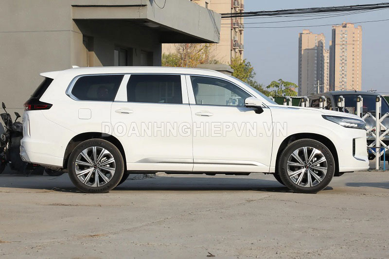 SUV PHEV 7 chỗ, công suất 610 mã lực, giá ngang Toyota Corolla Cross