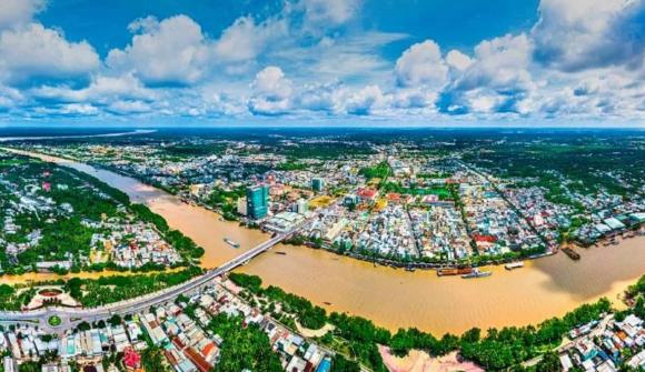 Tỉnh duy nhất của Việt Nam được bao bọc bởi 4 con sông, đó là tỉnh nào?