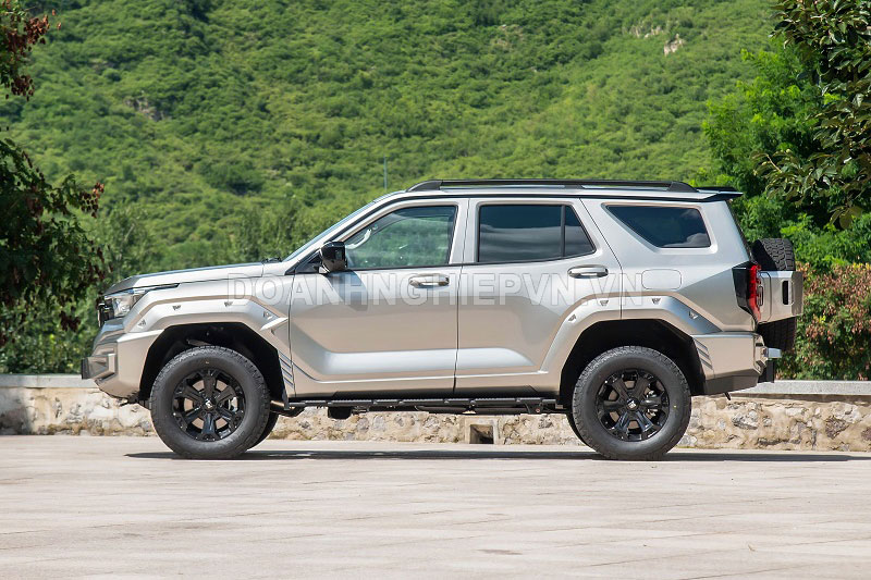 ‘Kẻ hủy diệt’ Toyota Land Cruiser ra mắt với thiết kế hầm hố, trang bị tối tân, giá hơn 800 triệu đồng