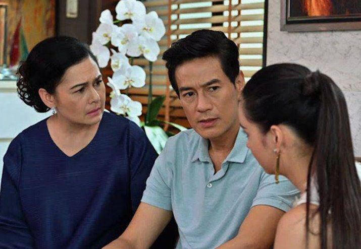 Bố tôi bất ngờ kéo cả nhà đi ăn mừng sau khi hay tin chị gái bị bạn trai đại gia 'đá'