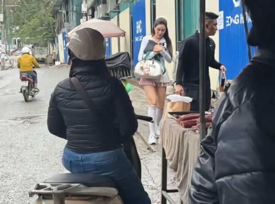 Lan truyền hình ảnh Hoa hậu Đỗ Thị Hà bên 1 người đàn ông, nghi vấn sắp lên xe hoa sau khi rời Sen Vàng