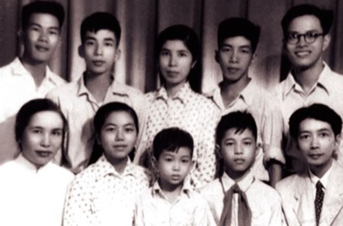 Ai là nhà phê bình văn học xuất sắc Việt Nam, được đặt tên cho đường phố ở cả Hà Nội, TP Hồ Chí Minh?