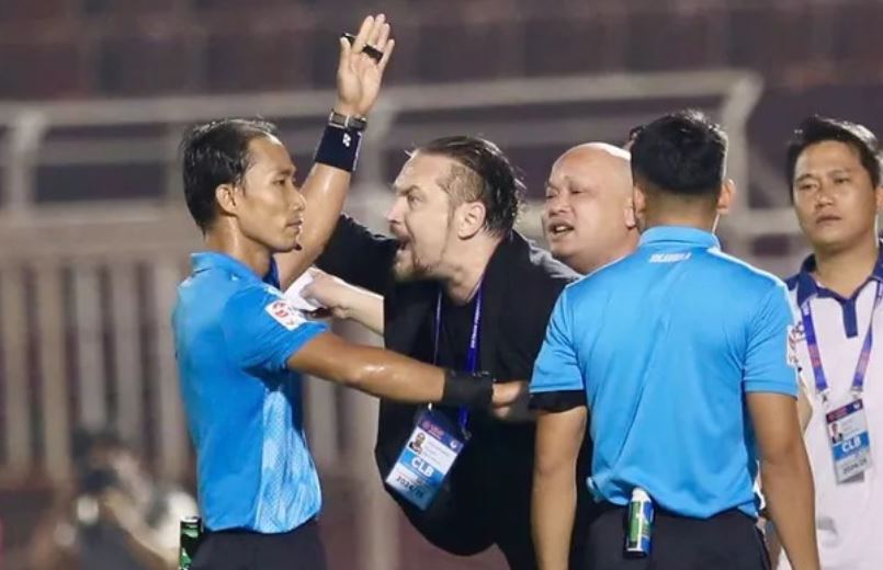 Đội bóng V.League công khai chỉ trích, đề nghị VFF 'xử đẹp' trọng tài Việt Nam