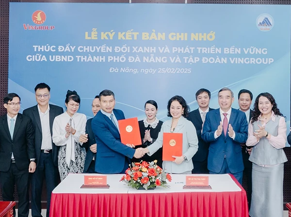 UBND TP Đà Nẵng và Tập đoàn Vingroup ký kết biên bản ghi nhớ hợp tác toàn diện về chuyển đổi xanh.