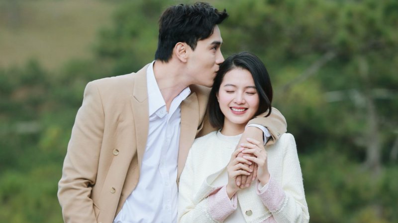 Couple “tổng tài-tiểu thư thất lạc” gây sốt màn ảnh Việt nói về nghi vấn “phim giả tình thật”