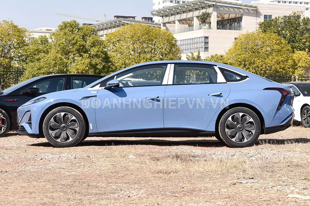 Xe sedan cùng phân khúc với Toyota Camry, công suất 282 mã lực, nội thất tiện nghi, giá hơn 500 triệu đồng