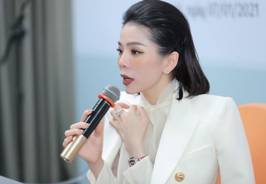 Bị thắc mắc sống sang nhưng ít đi từ thiện, Lệ Quyên có câu trả lời khiến fan hâm mộ 'mát mặt'