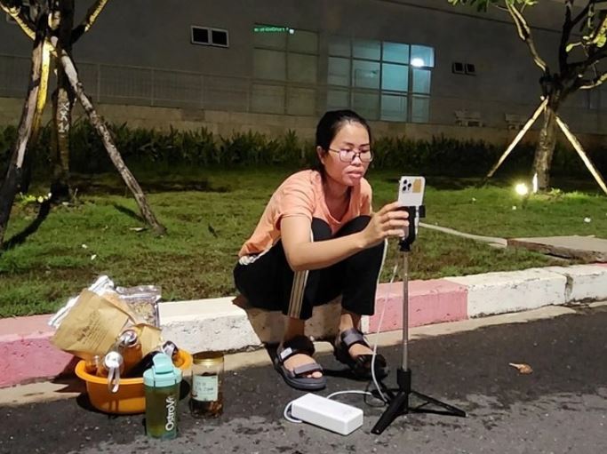 Phát hiện tài khoản nhận từ thiện thứ 3 của mẹ Bắp, CĐM ngỡ ngàng khi quá khứ của cô bị đào lại