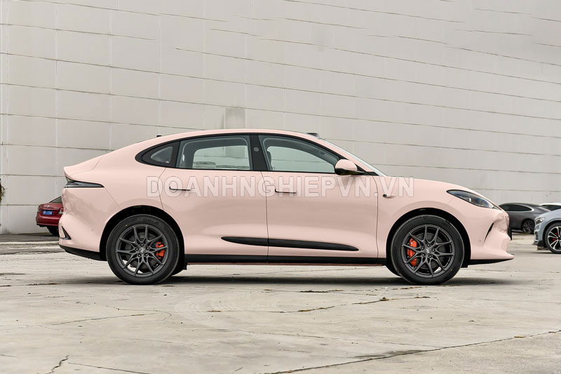 Xe gầm cao công suất 776 mã lực, trang bị ‘đỉnh nóc kịch trần’, giá rẻ bất ngờ