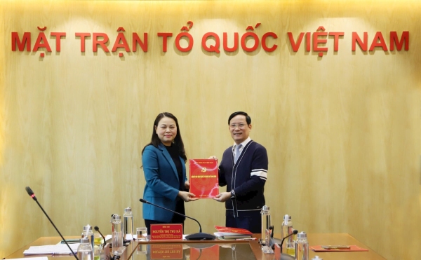 Trao quyết định chỉ định Bí thư Đảng uỷ VCCI cho ông Phạm Tấn Công 