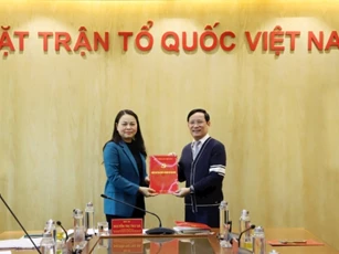 Trao quyết định chỉ định Bí thư Đảng uỷ VCCI cho ông Phạm Tấn Công