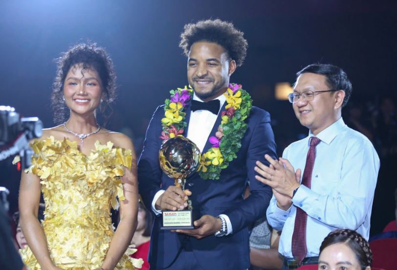 Truyền thông Thái Lan 'bức xúc' vì Tiến Linh giành QBV Việt Nam 2024, chỉ ra cái tên xứng đáng?