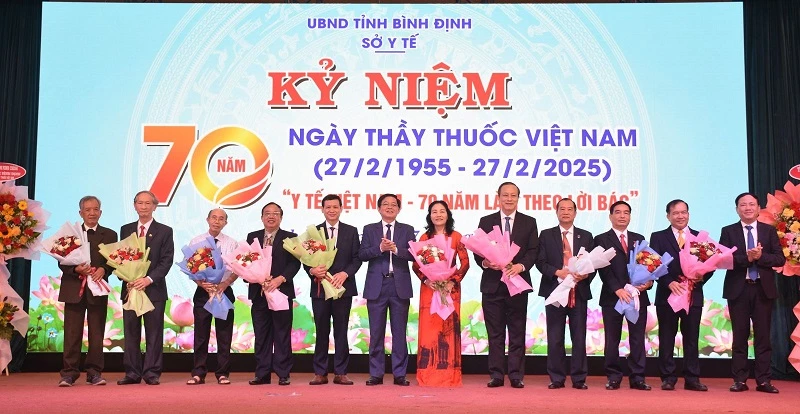 Bà Phạm Thị Thanh Hương – Tổng Giám đốc Bidiphar, vừa được trao tặng danh hiệu Thầy thuốc Nhân dân,