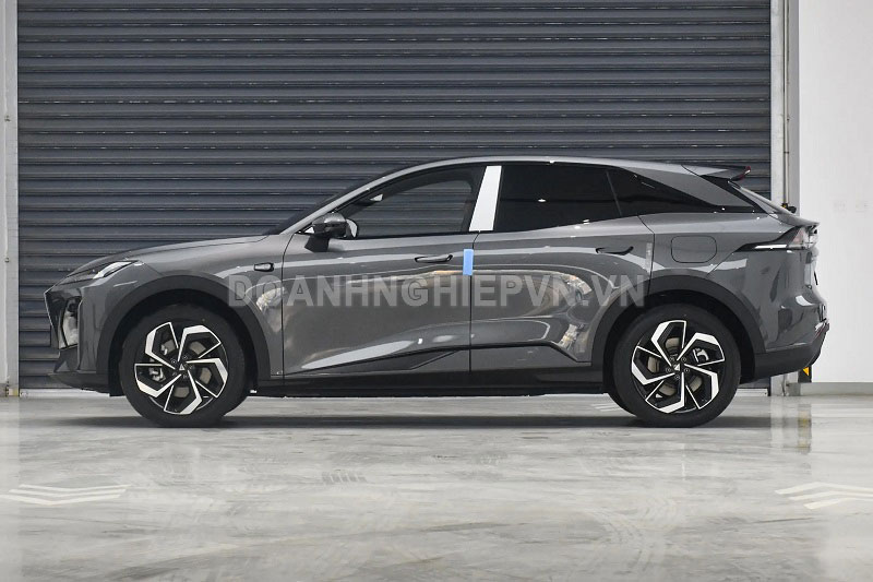 SUV hạng C, công suất 352 mã lực, ‘uống xăng như ngửi’, giá từ 557 triệu đồng