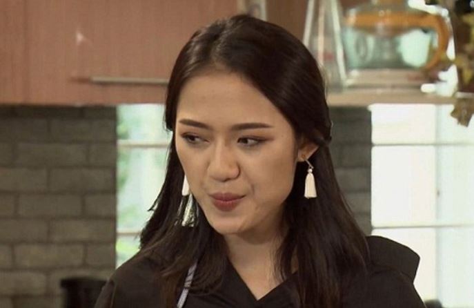 B&#x1ECB; m&#x1EB9; ch&#x1ED3;ng r&#xEA;u rao l&#x1B0;&#x1EDD;i ch&#x1EA3;y th&#xE2;y, n&#xE0;ng d&#xE2;u cao tay &#x111;&#xE1;p tr&#x1EA3; khi&#x1EBF;n b&#xE0; t&#x1EE9;c &#x111;i&#xEA;n