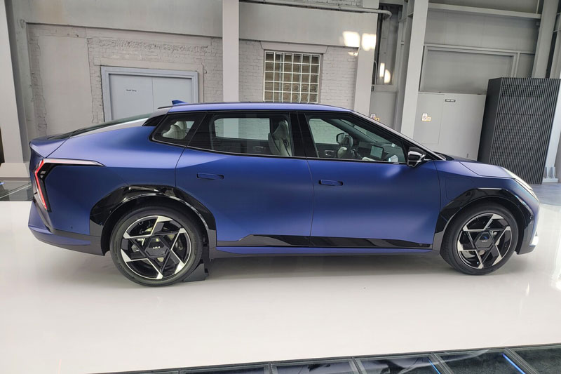 Kia EV4 trình làng: Thiết kế ấn tượng, công suất 201 mã lực, phạm vi hoạt động 590 km/lần sạc