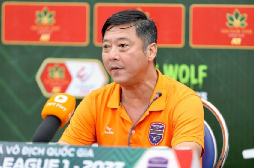 Huyền thoại bóng đá Việt Nam tái xuất, đội bóng của Công Phượng rộng cửa thăng hạng V.League?