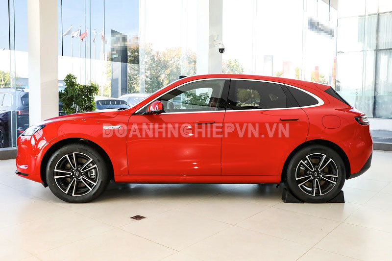 SUV lớn ngang Toyota Fortuner, công suất 644 mã lực, giá hơn 830 triệu đồng