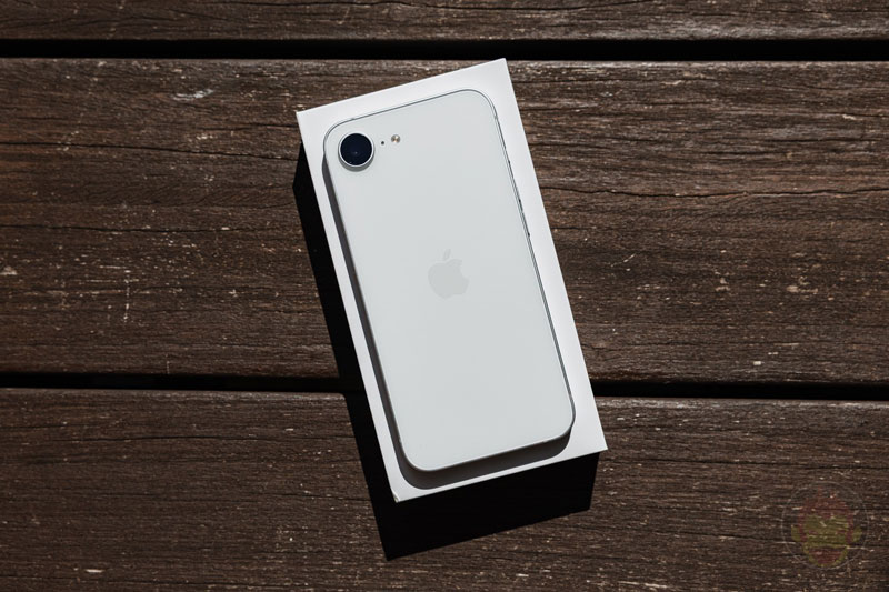 Trên tay iPhone 16e vừa ra mắt, giá từ 16,99 triệu tại Việt Nam