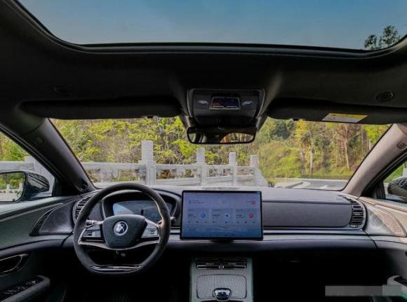 Khi đi xe nhờ người khác, đừng làm 6 điều này, vì sẽ khiến họ không thích bạn, bất kể mối quan hệ của bạn tốt đến đâu