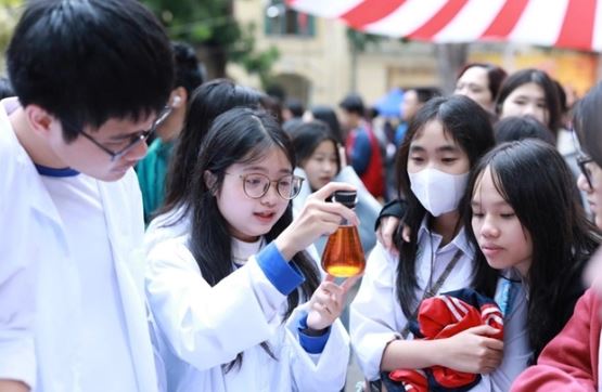 Người dân hân hoan nhận tin học sinh từ mầm non đến hết THPT được miễn học phí, bắt đầu từ khi nào?