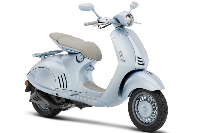 Vespa 946 Snake.