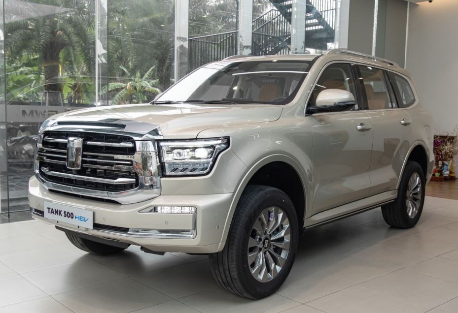 GWM Tank 500 HEV v&#x1EEB;a v&#x1EC1; Vi&#x1EC7;t Nam - &#x110;&#x1ED1;i th&#x1EE7; Toyota Land Cruiser v&#x1EDB;i lo&#x1EA1;t t&#xED;nh n&#x103;ng hay ho