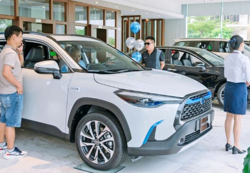 Cân nhắc trước khi mua ô tô "tồn kho" giảm giá