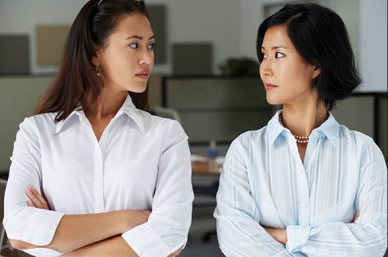 Mới sinh con nửa tháng, vợ tôi bất ngờ vung tay hai chục triệu sắm máy rửa bát, khiến mẹ chồng tức giận đến mức đòi trả lại hàng ngay trong sáng hôm sau