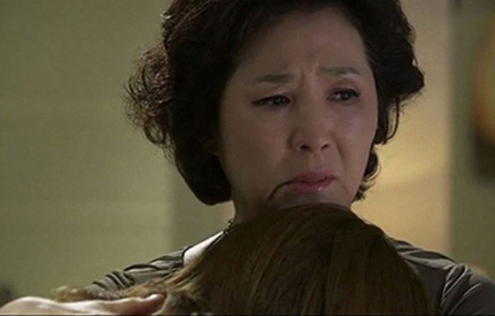 Món quà lúc nửa đêm từ mẹ chồng cũ khiến tôi bật khóc