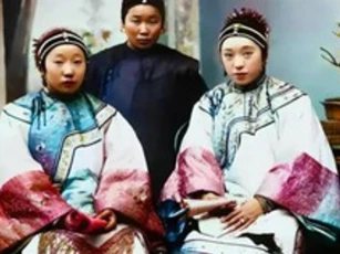 Ảnh hiếm nhà Thanh: Quần áo của "công chức nhà nước" cách đây hơn 100 năm hé lộ cuộc sống lúc bấy giờ