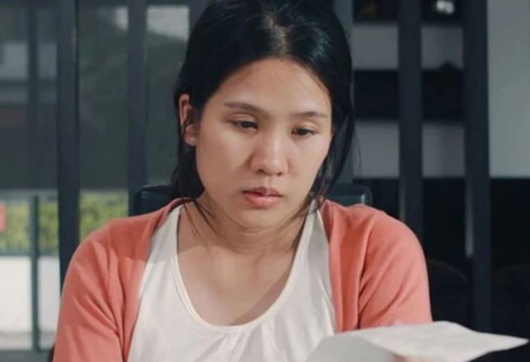 Sự thật chấn động dưới gối mẹ chồng: Bí mật động trời khiến tôi bàng hoàng