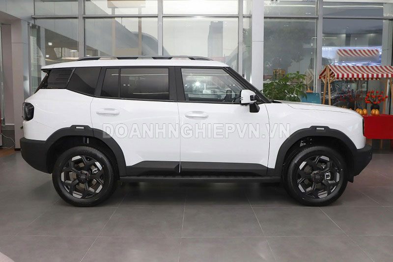 SUV địa hình công suất 251 mã lực, thiết kế hầm hố, giá hơn 420 triệu đồng