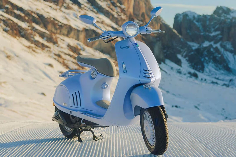 Vespa 946 Snake.