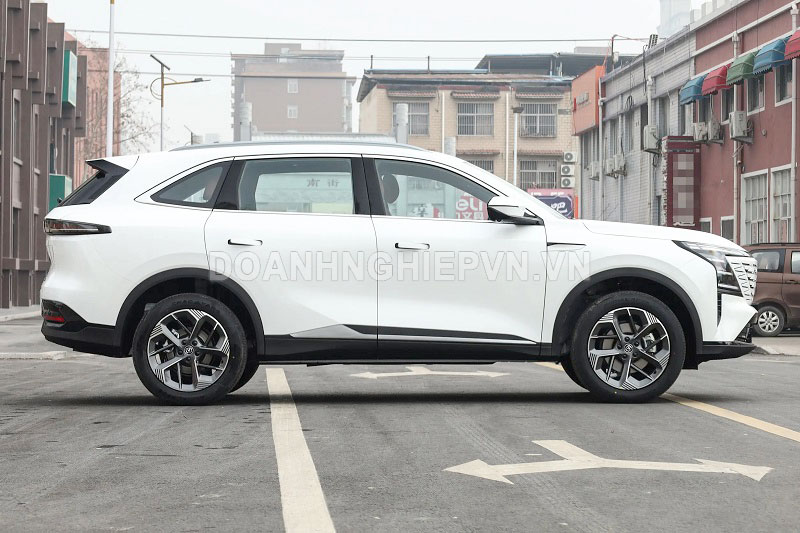 SUV hạng C công suất 192 mã lực, nhiều công nghệ tối tân, giá 400 triệu đồng