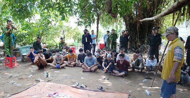 Khởi tố 53 đối tượng liên quan sòng bạc lớn do hai cha con cầm đầu